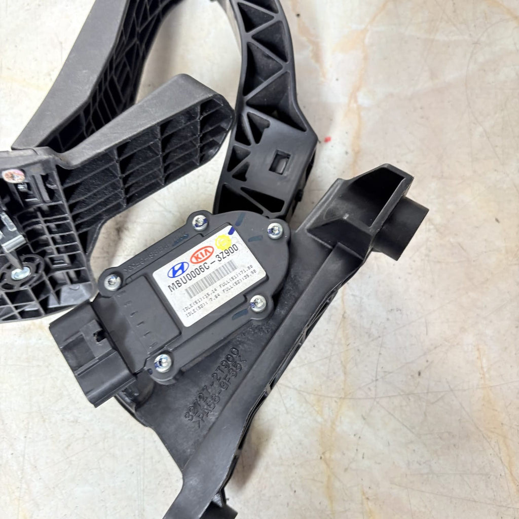 HYUNDAI I40 ACCELERATOR THROTTLE PEDAL 32727-2T900