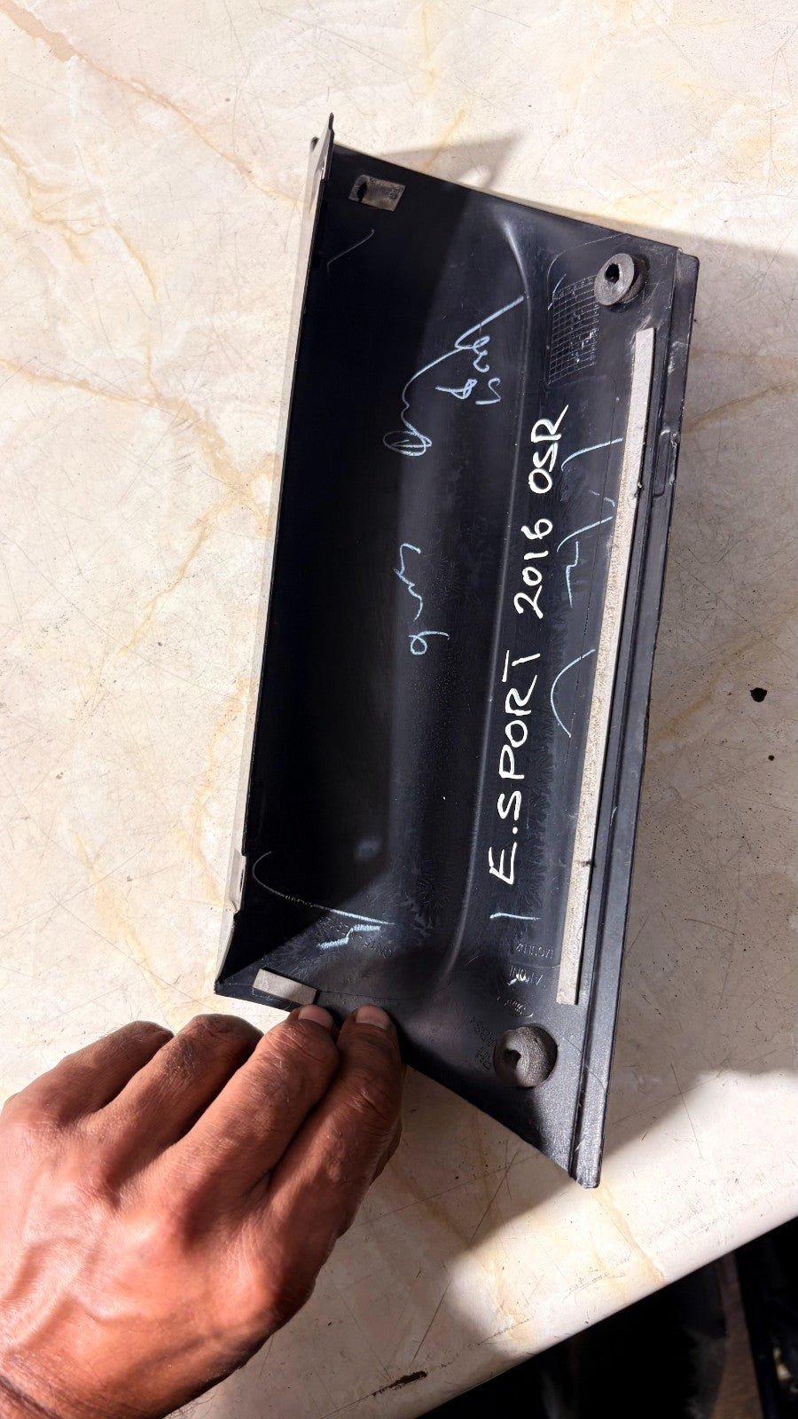 FORD ECOSPORT 2016 RIGHT REAR WINDOW QUARTER PANEL PILLAR TRIM COVER RIGHT