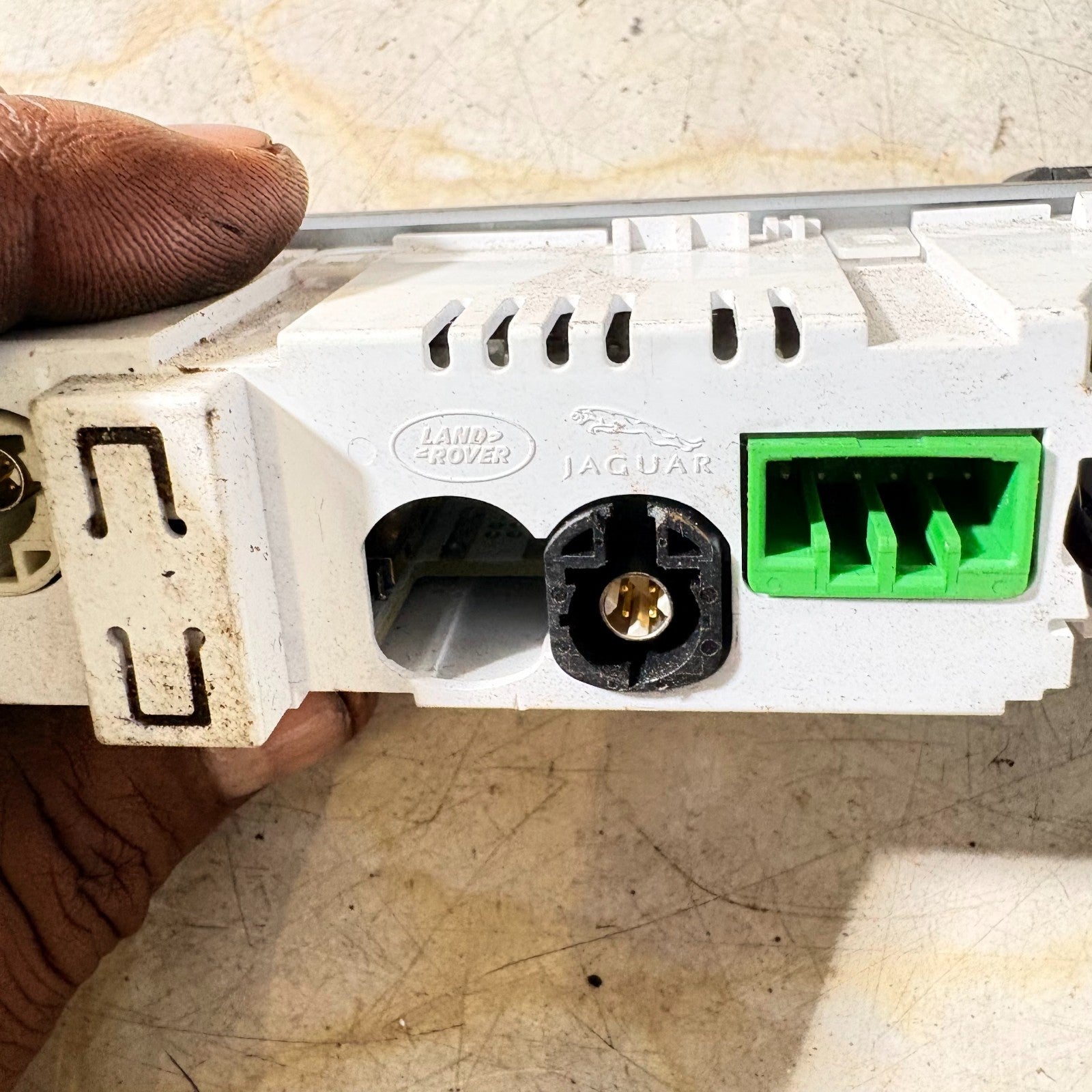 JAGUAR XE X760 AUX JACK USB PORT 12V POWER OUTLET SOCKET FK72-19C166-BD 2016