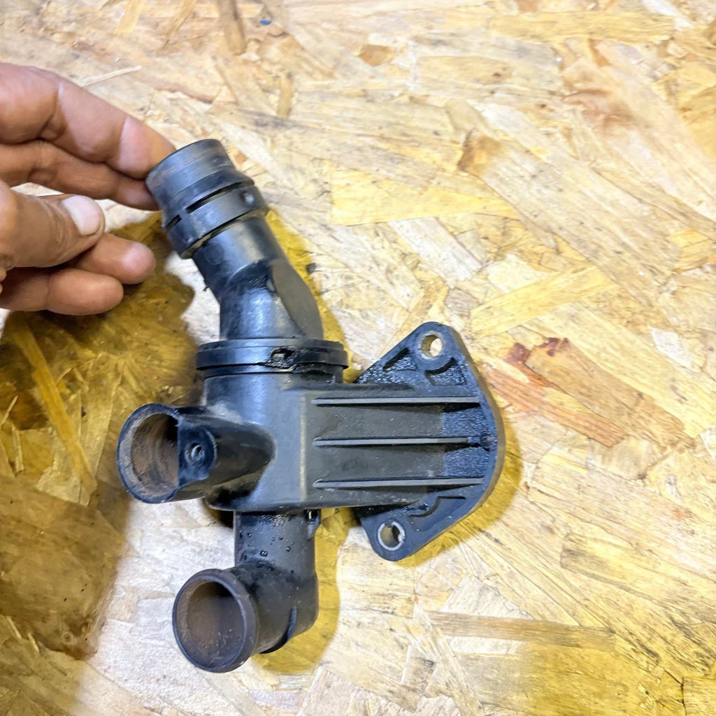 Volkswagen Golf 2005 Thermostat Housing