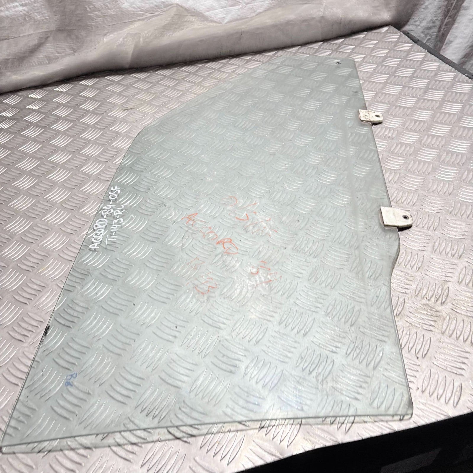 Honda Accord 84 Right Driver Side Front Door Window Glass