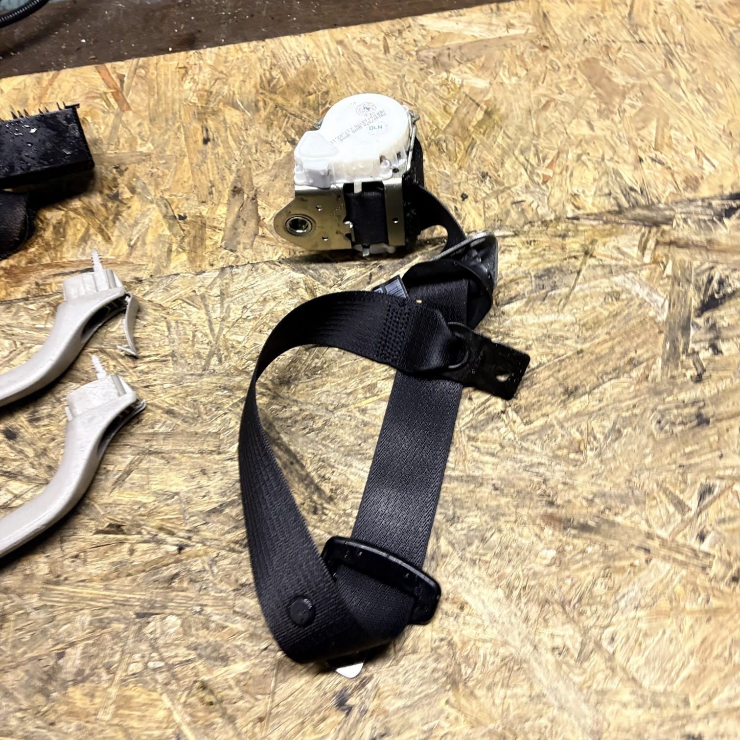 Vauxhall Meriva B MK2 2010-2017 Front Left Seat Belt 13305707 34040558