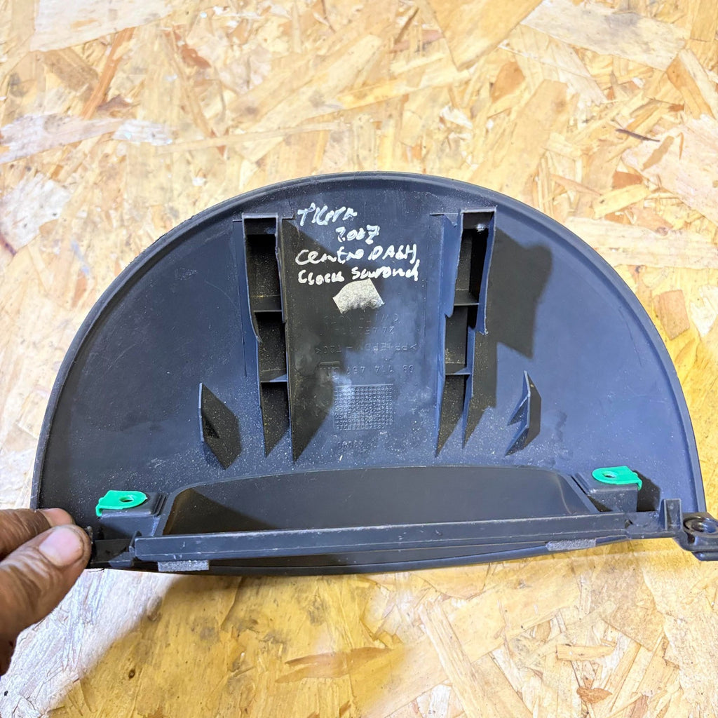Vauxhall Tigra 2007CENTRE DASH CLOCK DISPLAY SURROUND TRIM 09114457