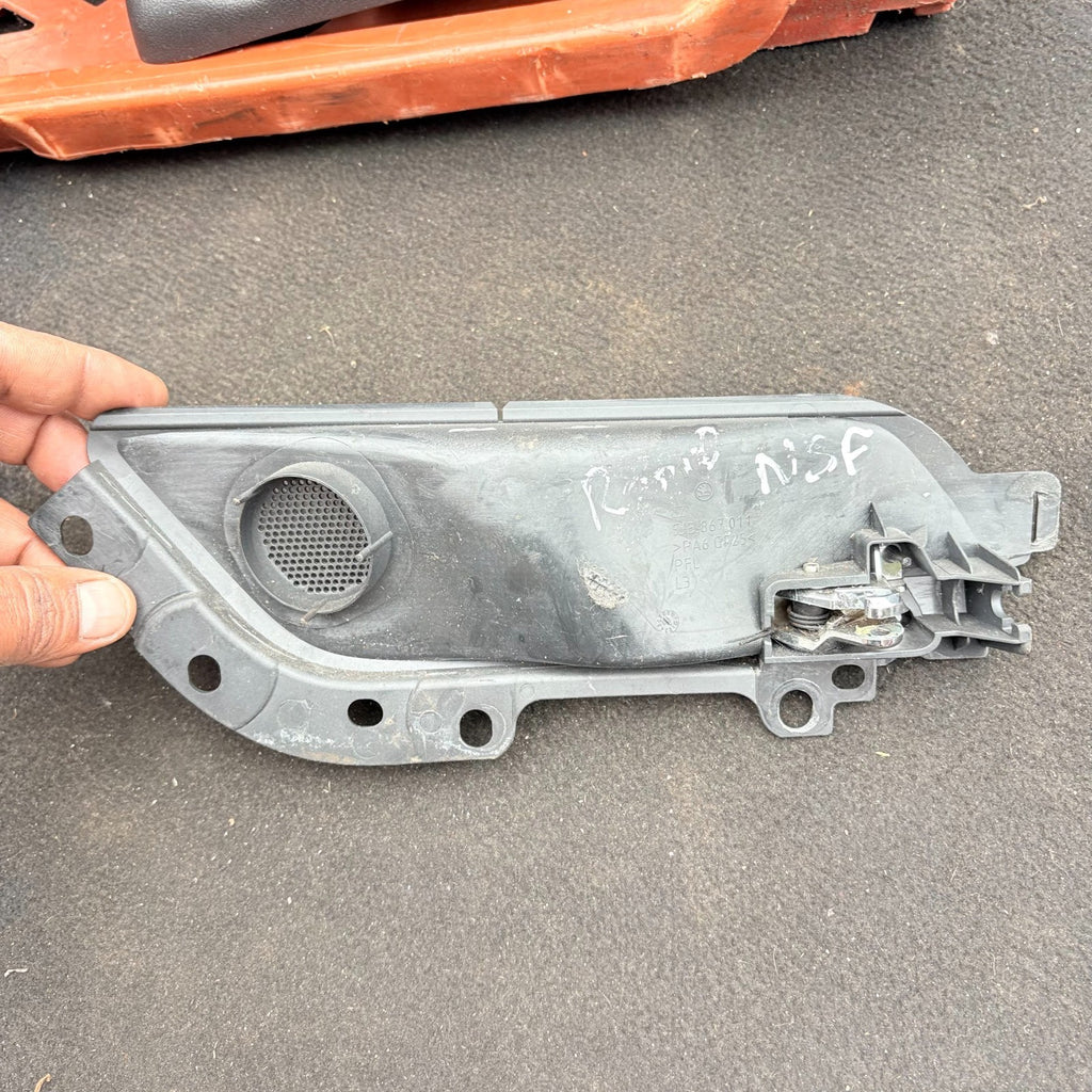 Skoda Rapid Front Left Inner Door Handle With Speaker 5JB867011A