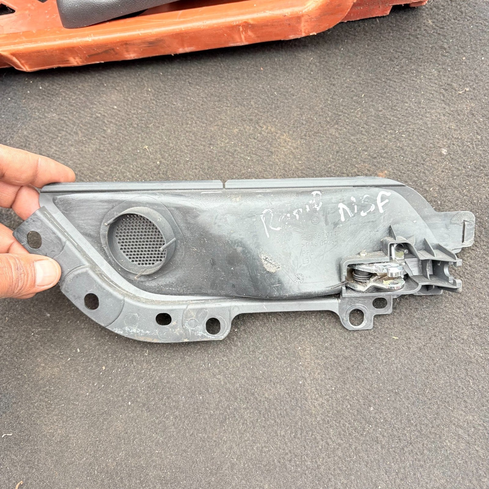 Skoda Rapid Front Left Inner Door Handle With Speaker 5JB867011A