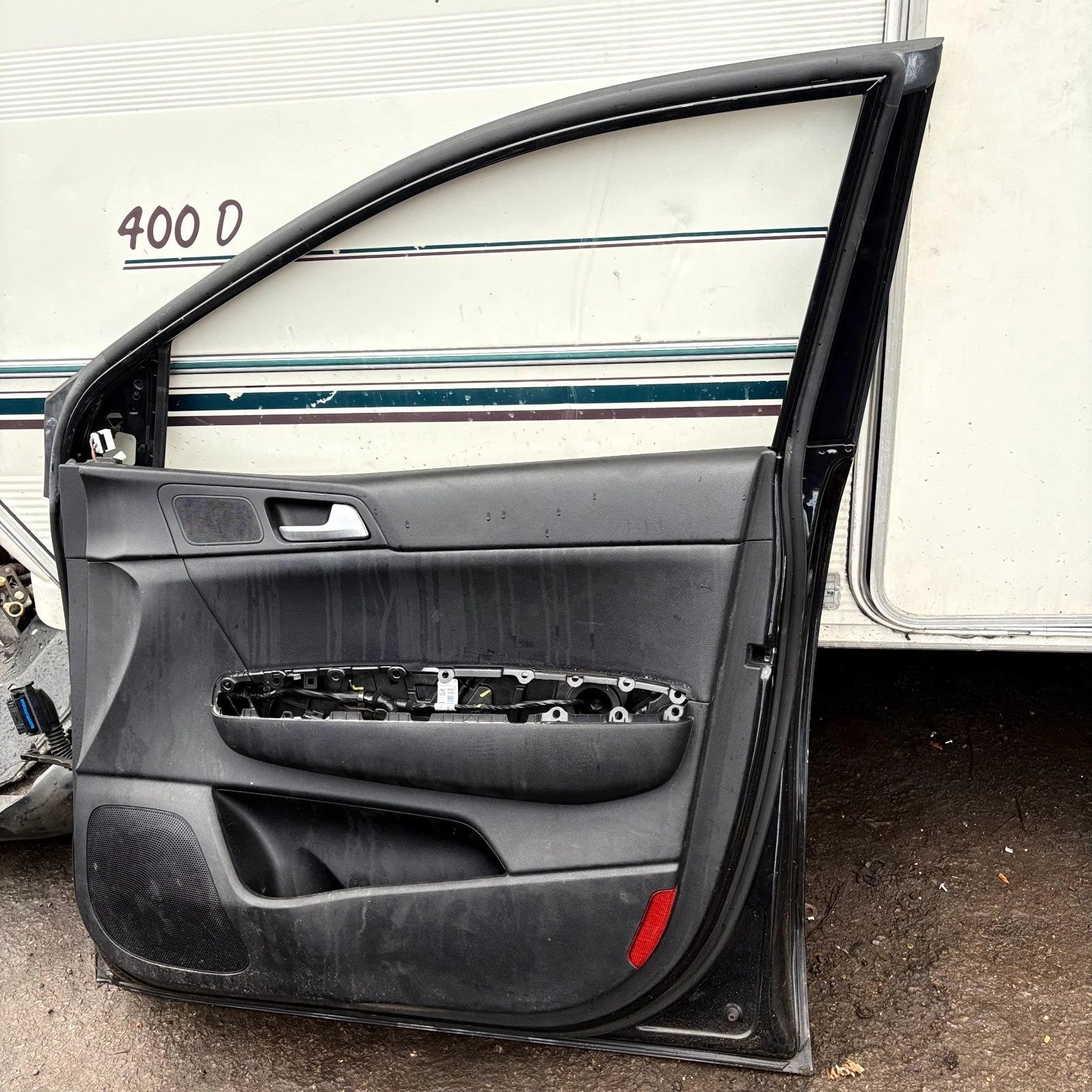 KIA SPORTAGE MK4 QL 16-21 5DR FRONT RIGHT DRIVER DOOR COMPLETE BLACK FREE P&P
