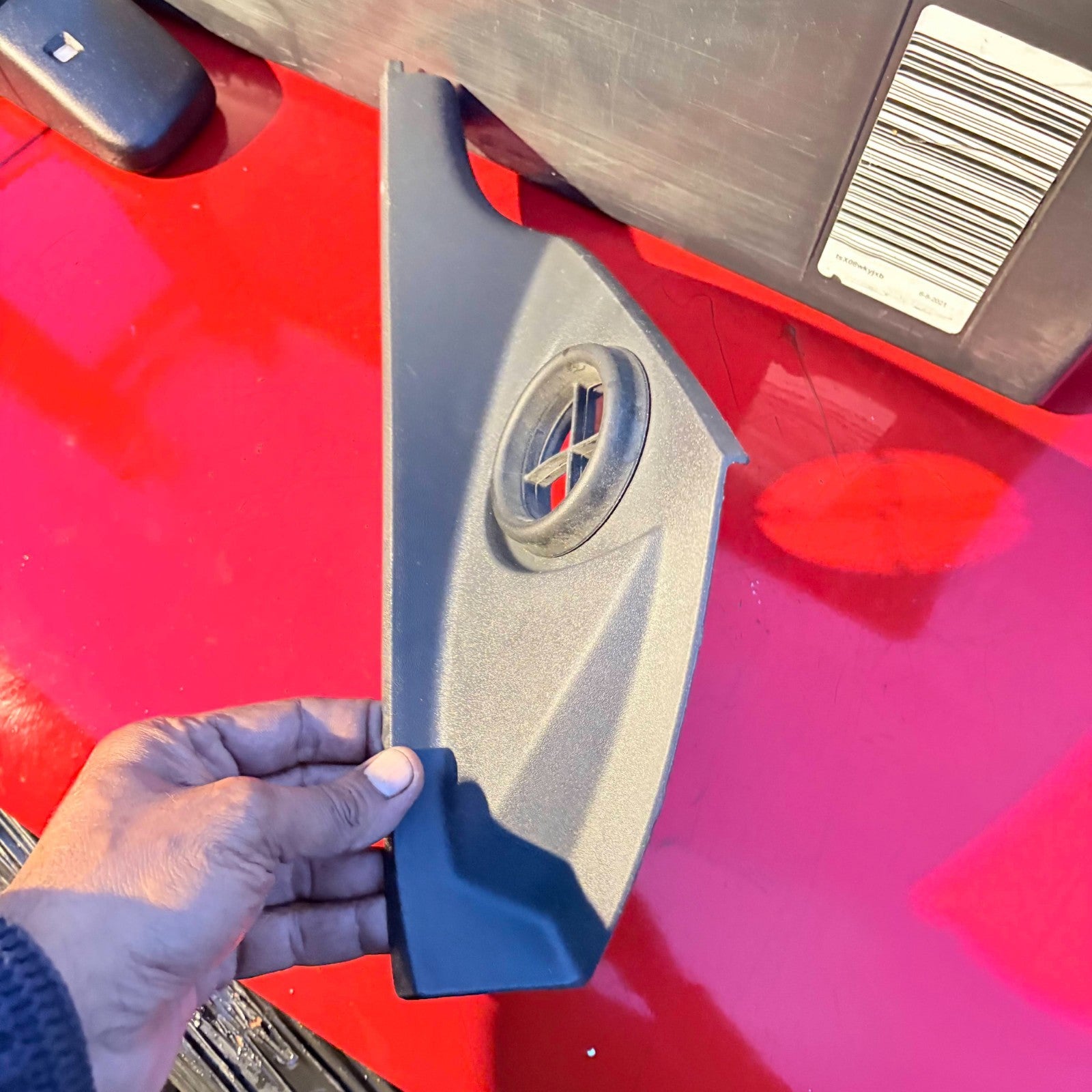 2008 VOLVO DASH END CAP TRIM RIGHT DRIVERS FRONT SIDE