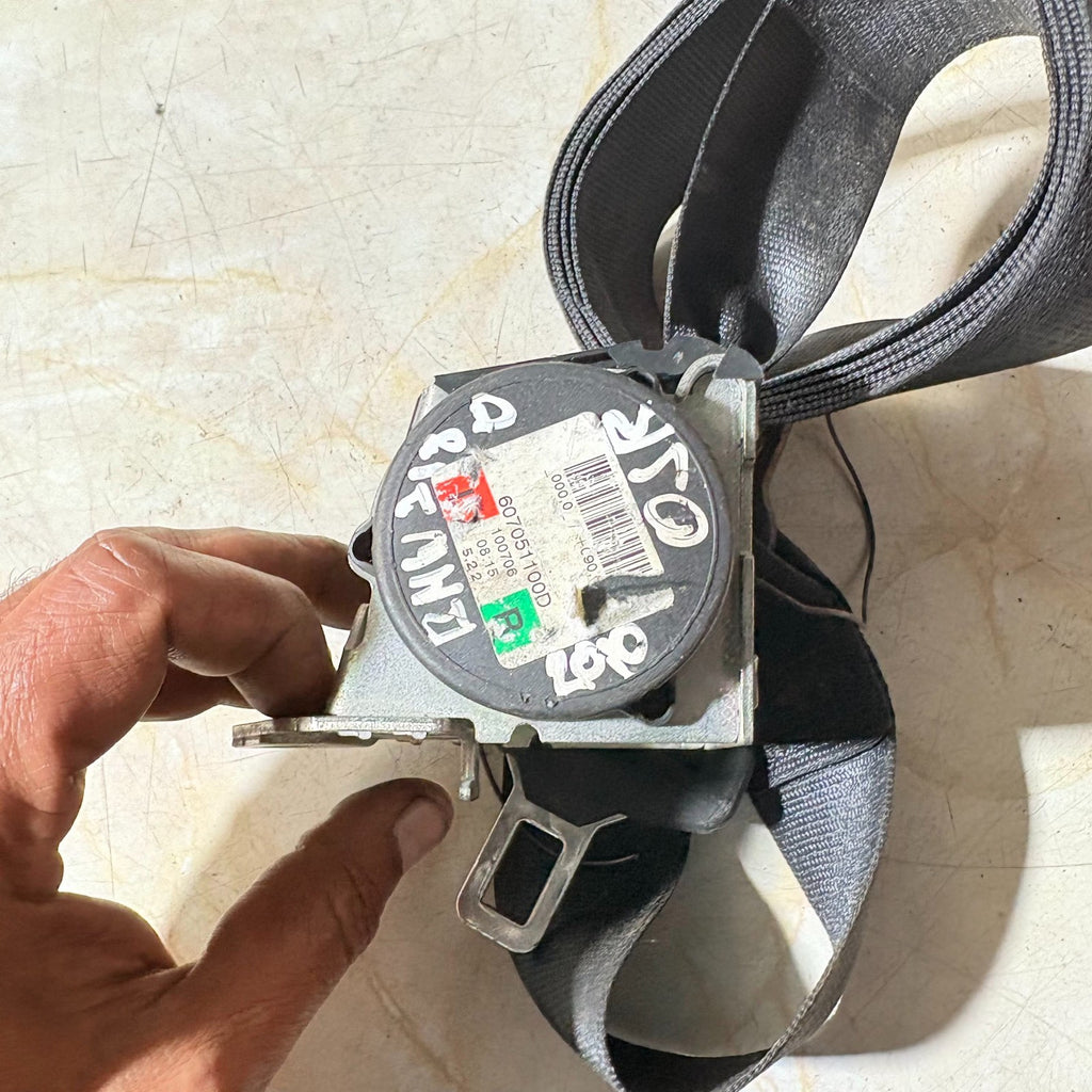 2010 BMW 318D SEAT BELT REAR RIGHT SIDE 607051100D