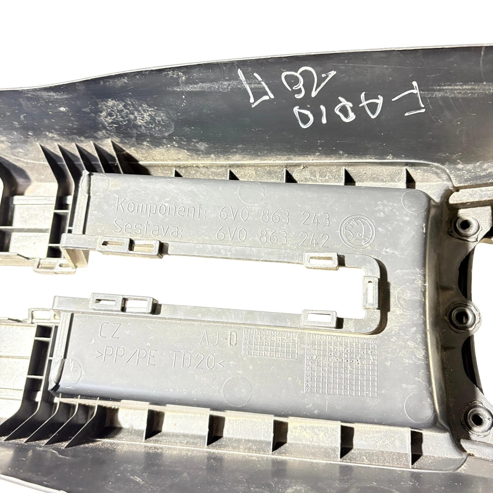 6V0863243 Skoda Fabia Mk3 NJ 2015-2019 Lower Centre Console Cup Holder Trim