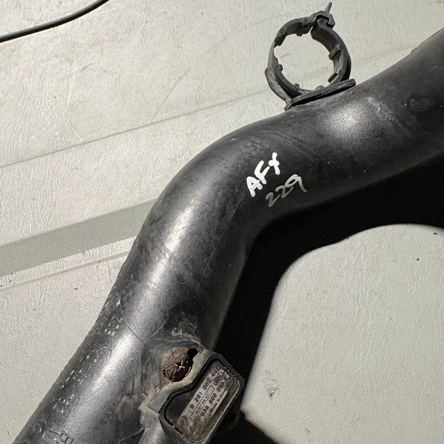 VW Passat B6 05-10 2.0 TDI Turbo Intercooler Pipe Hose 1K0145770D