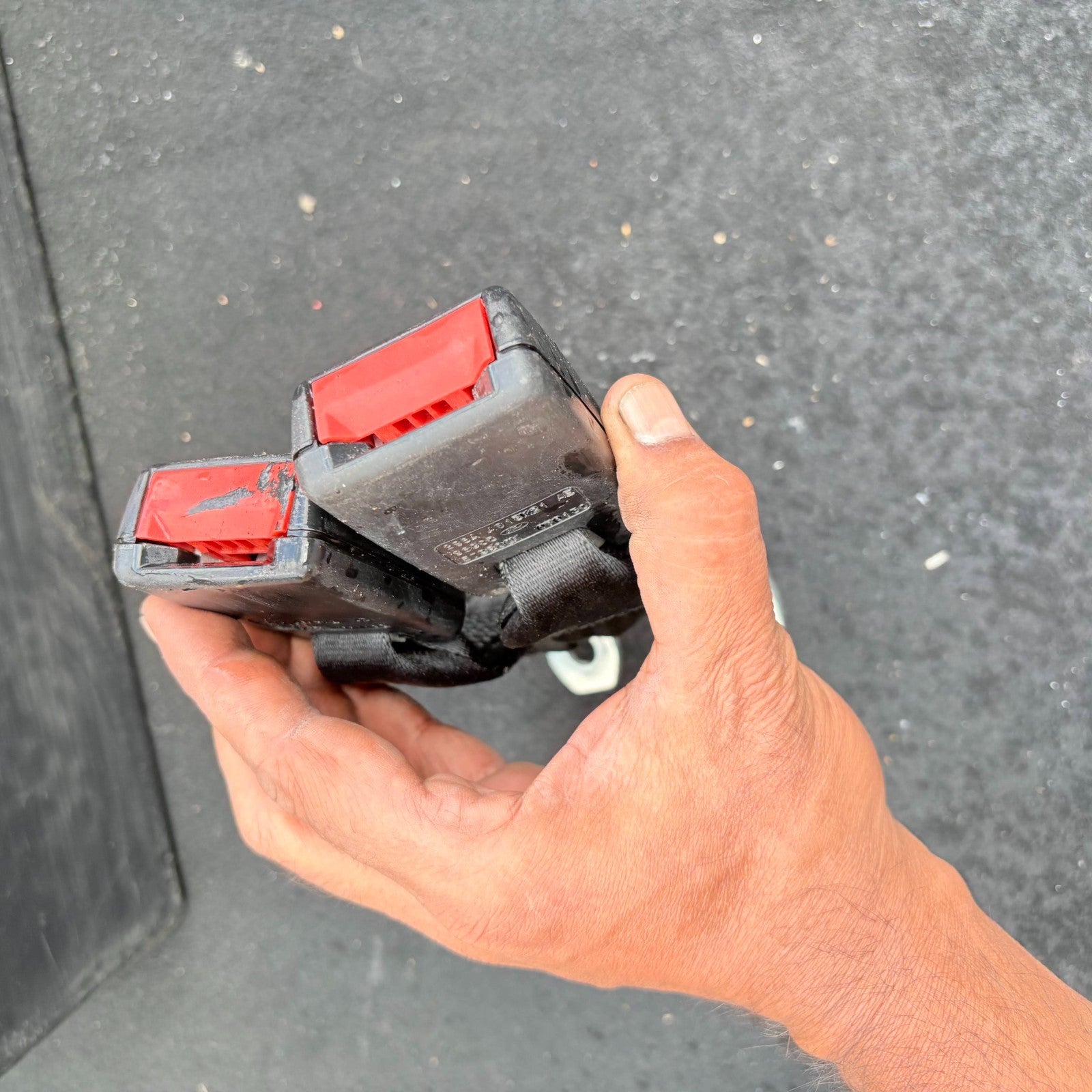 FORD FIESTA SEAT BELT STALK BUCKLE