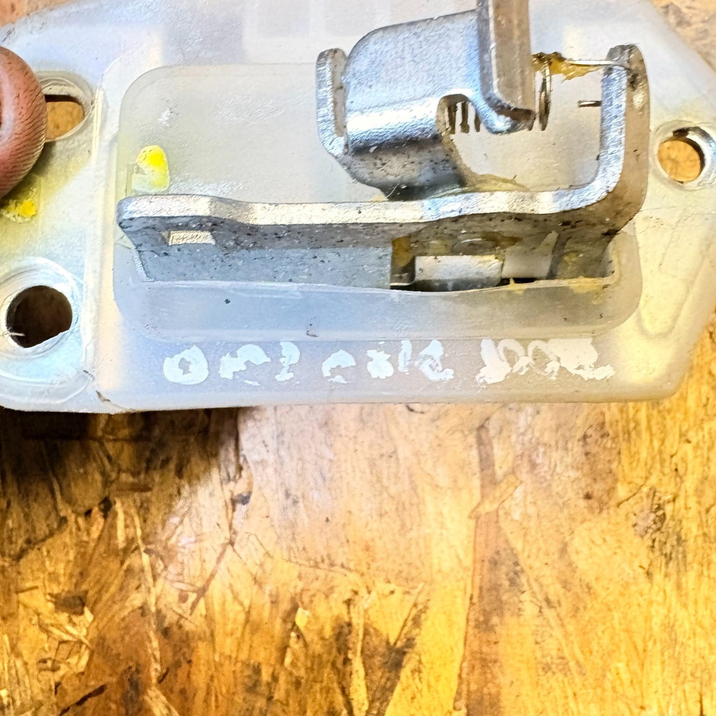 2011 SUZUKI ALTO BOOT LID TAILGATE REAR LOCK CATCH