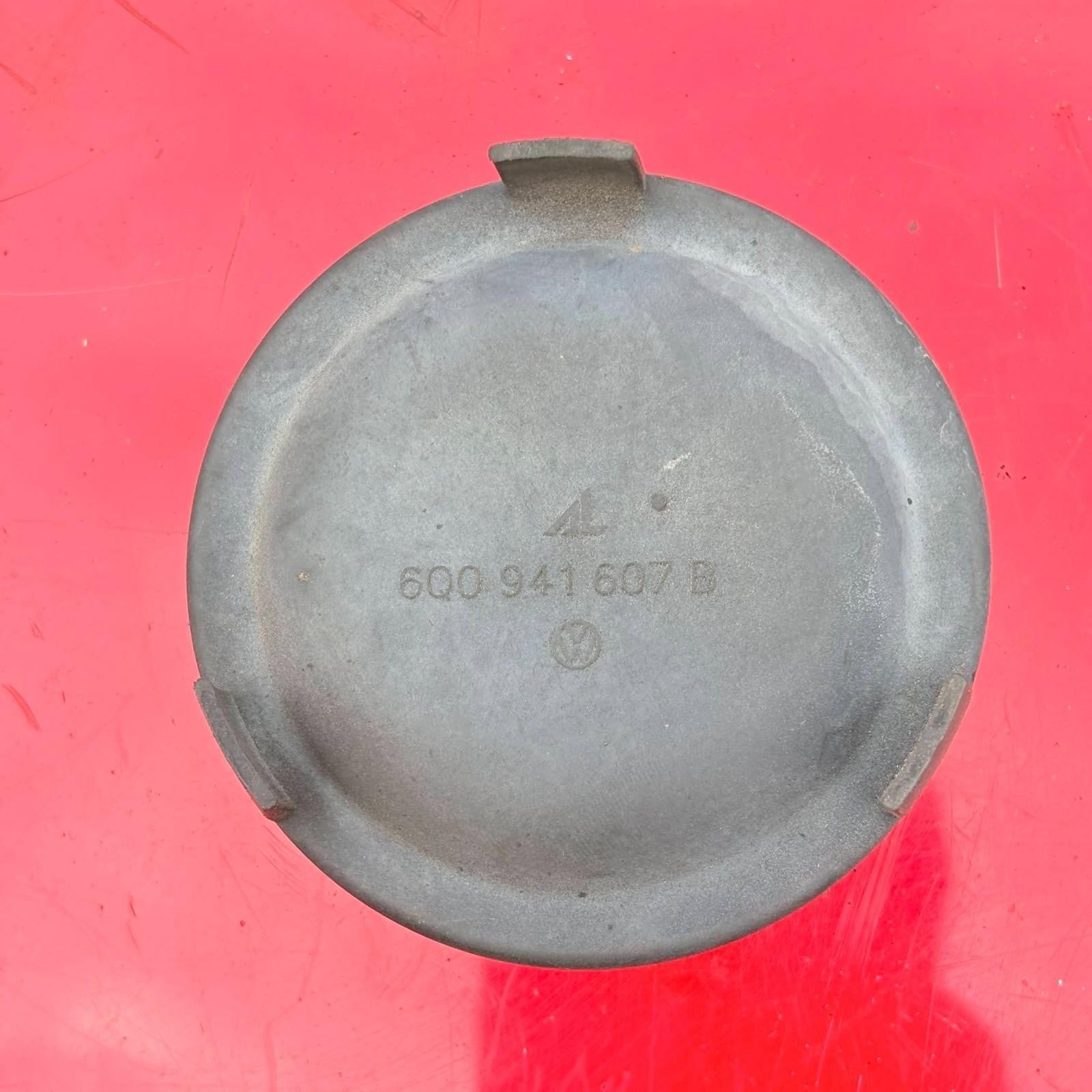 VW Polo MK4 2002-2009 Headlight Rear Bulb Access Dust Cover Cap 6Q0941607B