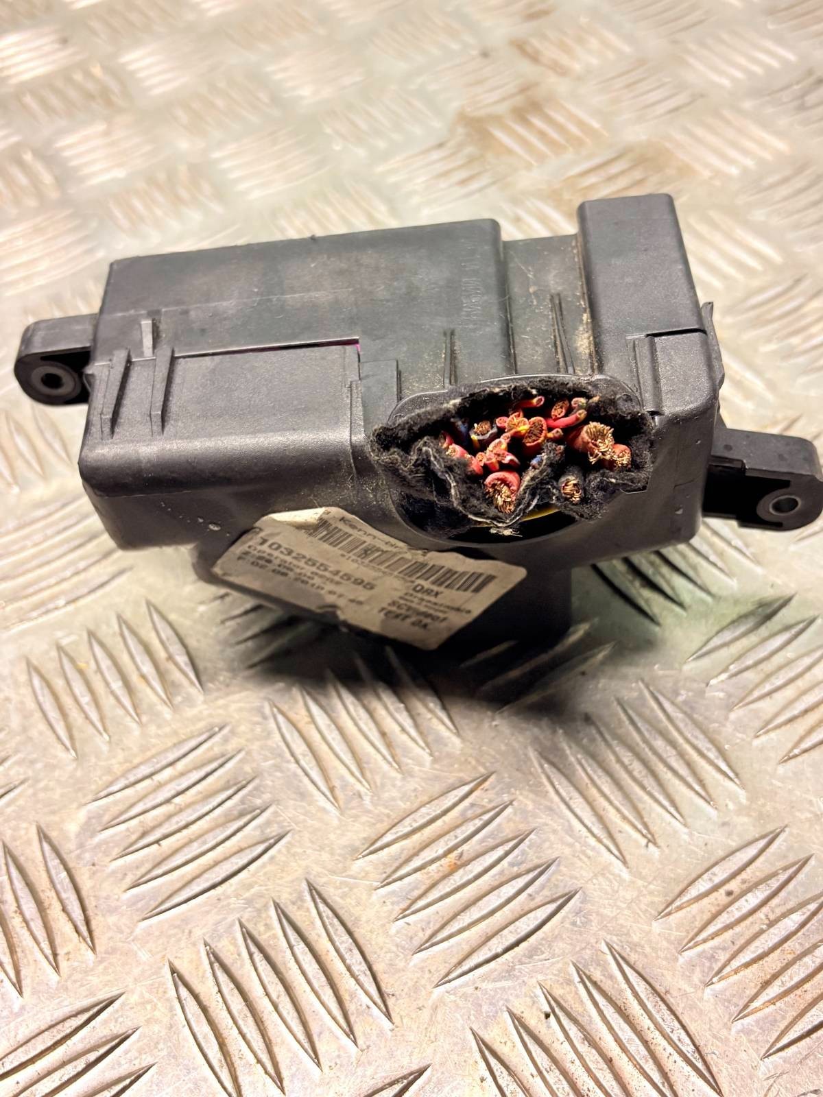 2008-2012 VOLKSWAGEN GOLF FUSE BOX 1032554595U