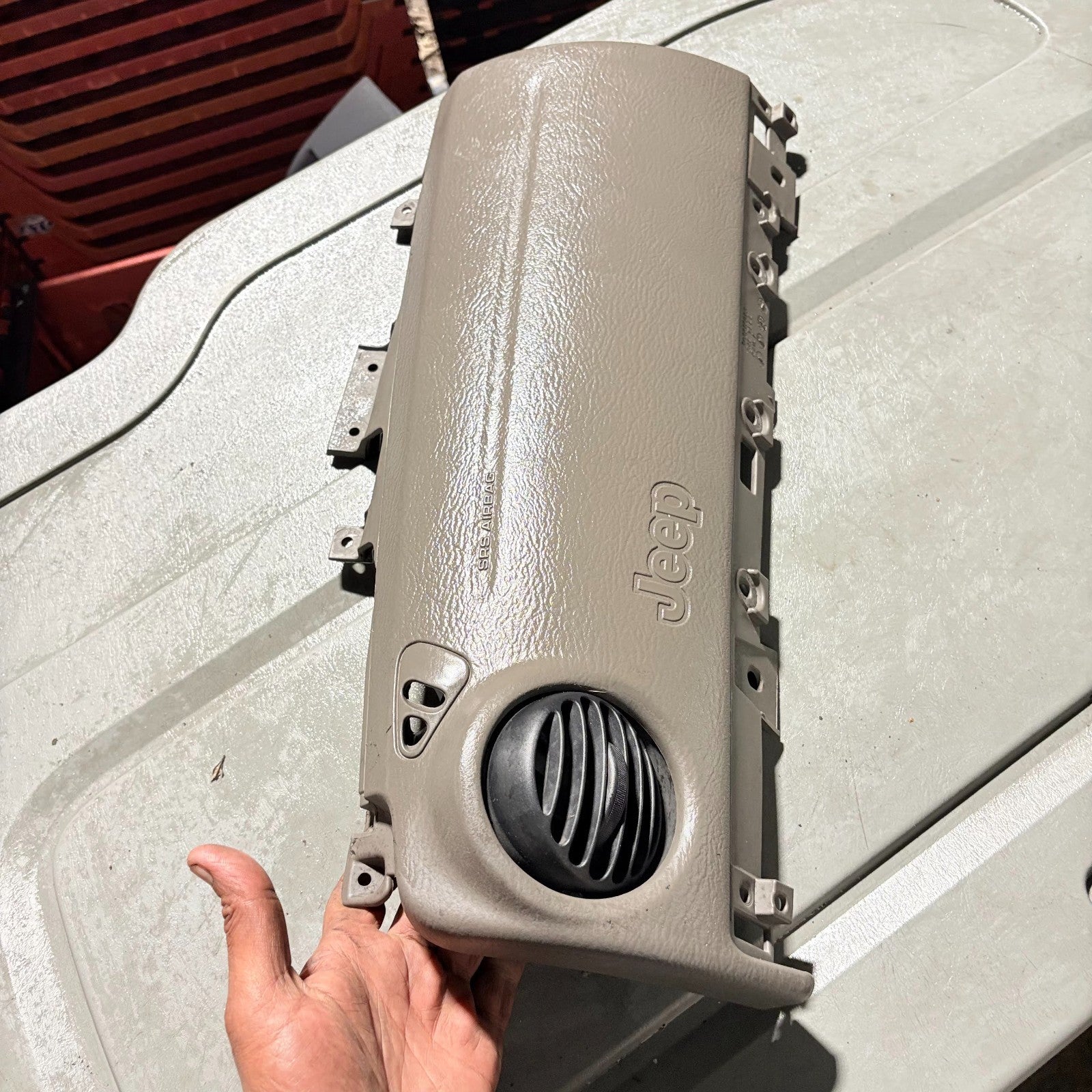 JEEP CHEROKEE 2002 PASSENGER SIDE VENT & TRIM COVER