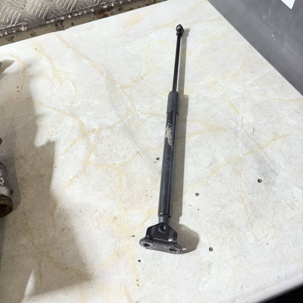 TOYOTA TAILGATE STRUT SHOCK COROLLA MK12 E210 ESTATE 68950-02220
