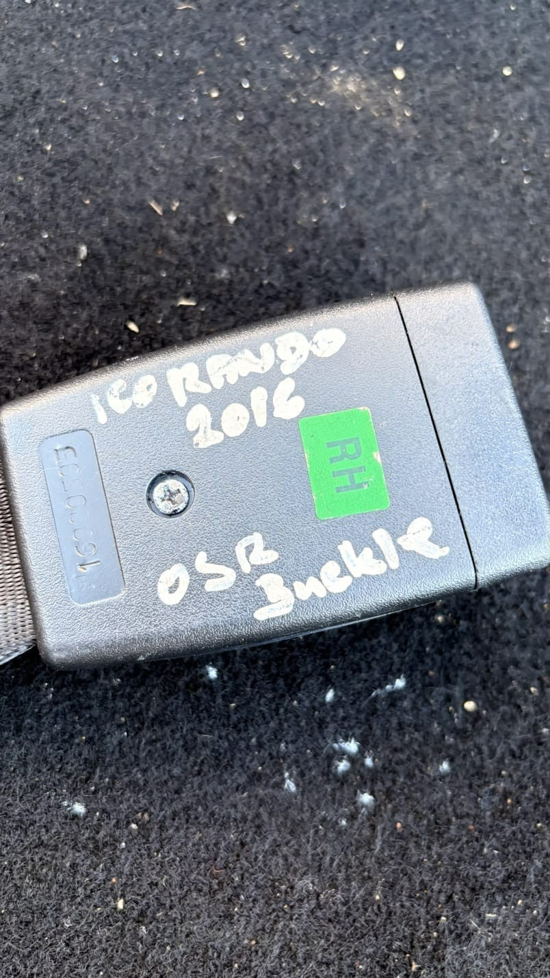SSANGYONG KORANDO 2010-2019 REAR CENTER RIGHT SEAT BELT BUCKLE CATCH