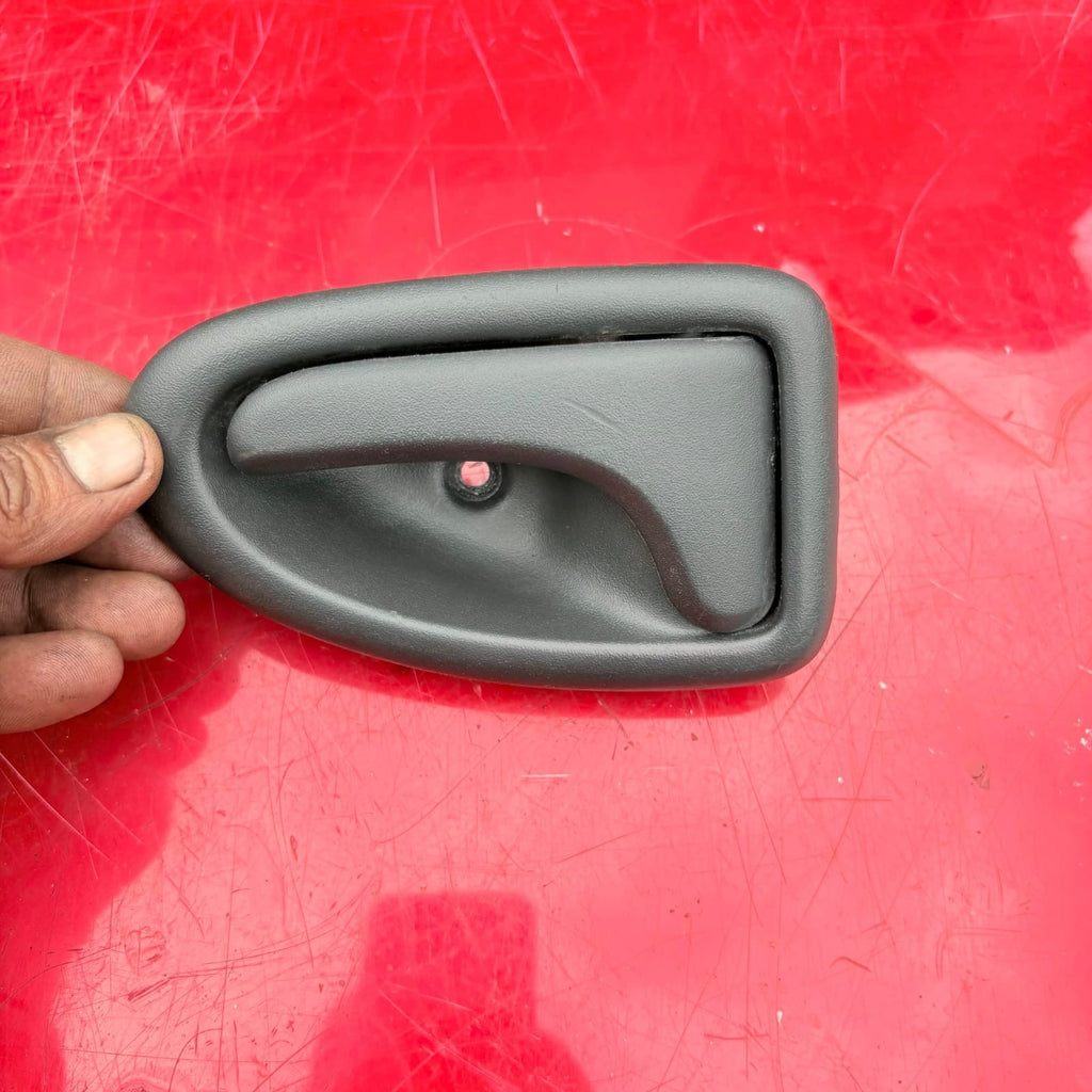 RENAULT MASTER DOOR INTERIOR HANDLE FRONT Right 7700830078, 91127201