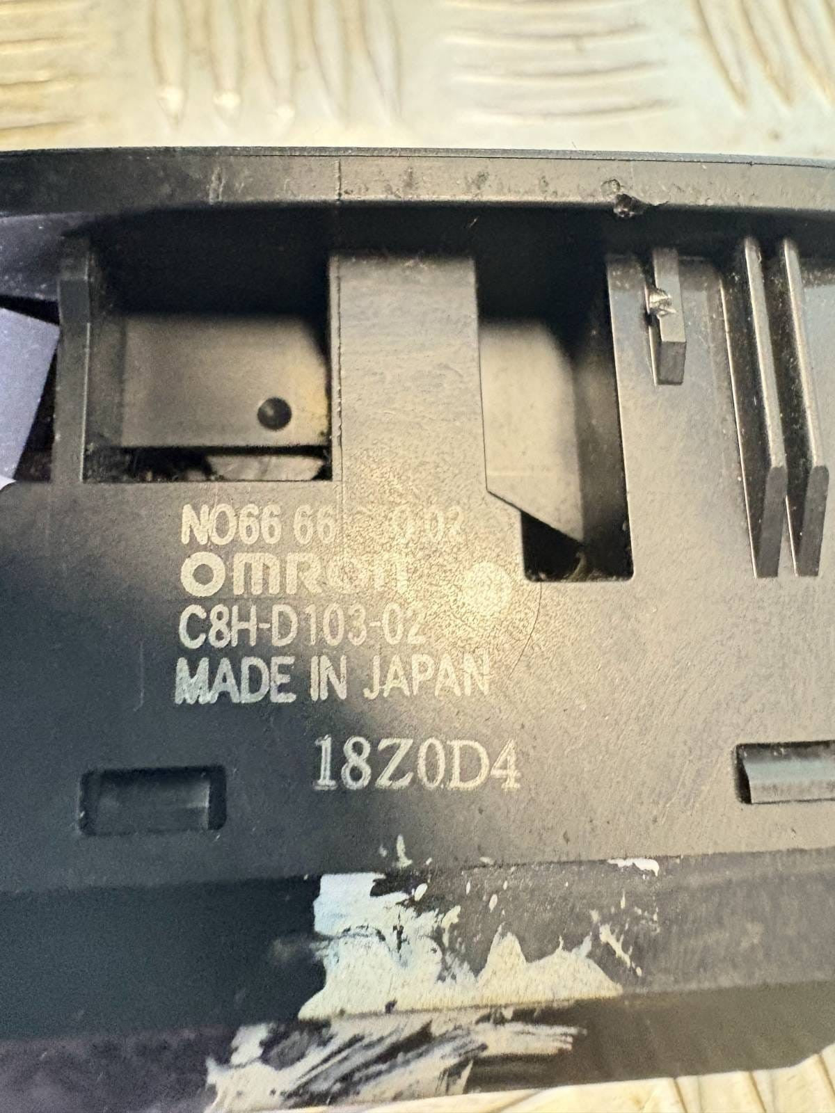 Mazda MX-8 2001 Electric Window Lifter Switch 18Z0D4 C8HD10302