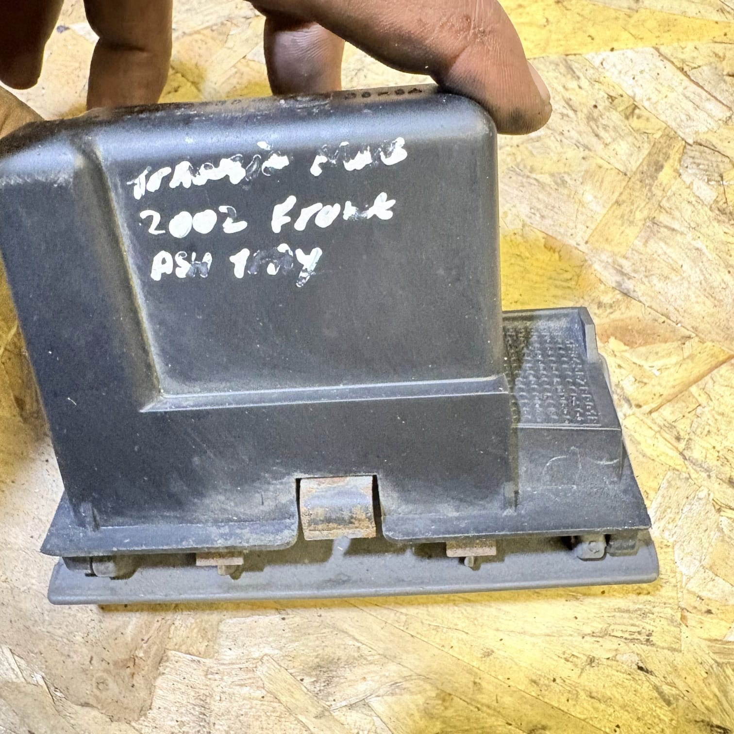 FORD TRANSIT 2002 2.4 DIESEL 66KW FRONT INTERIOR ASHTRAY ASH TRAY YC1XV04810AJW