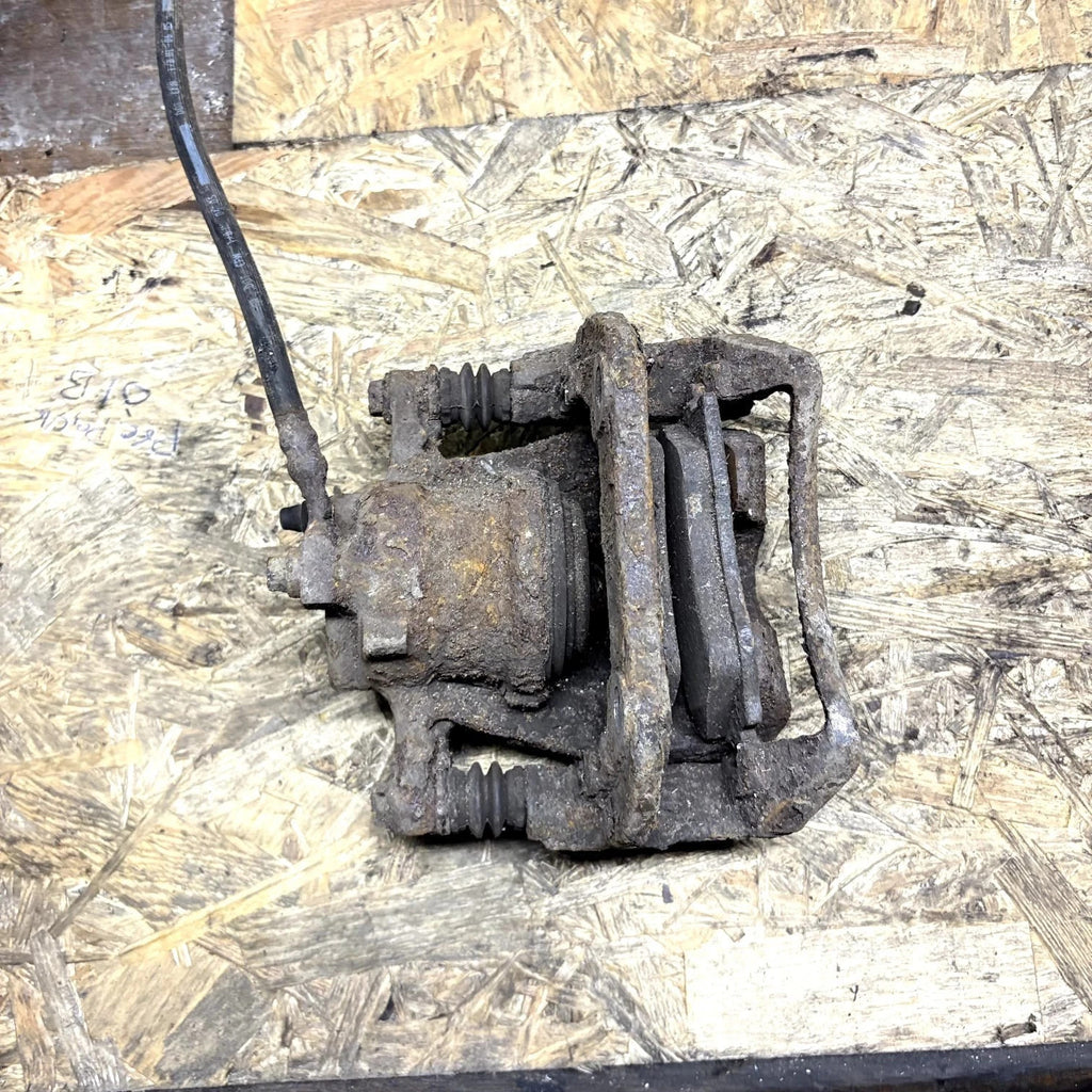 Nissan Note E11, NE11 Driver Side Brake Caliper 14390260