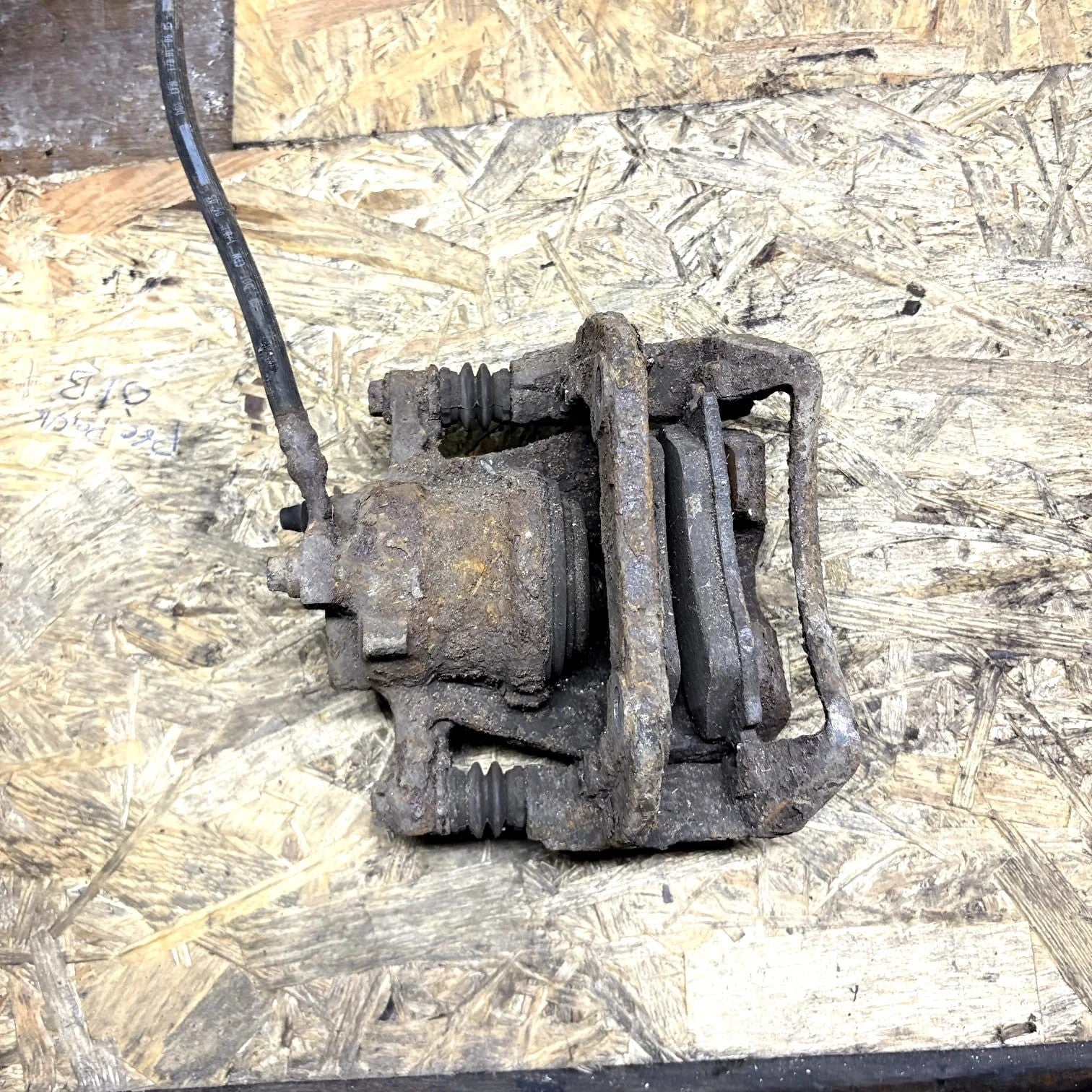 Nissan Note E11, NE11 Driver Side Brake Caliper 14390260