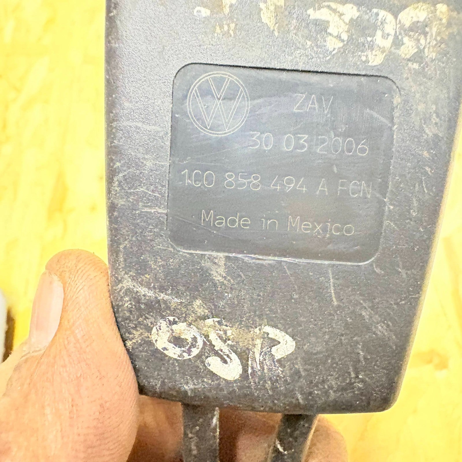 Volkswagen Beetle 9C Rear OS Right Seat Belt Buckle 1C0858494A