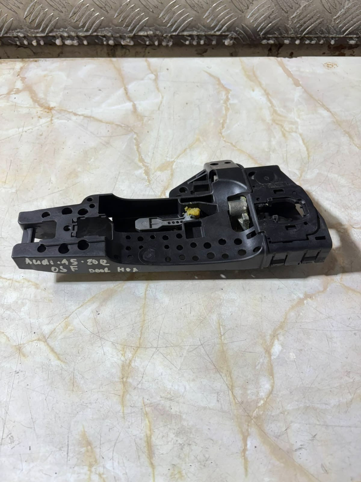 2012 AUDI A5 S5 COUPE RIGHT PASSENGER SIDE EXTERIOR DOOR HANDLE BRACKET