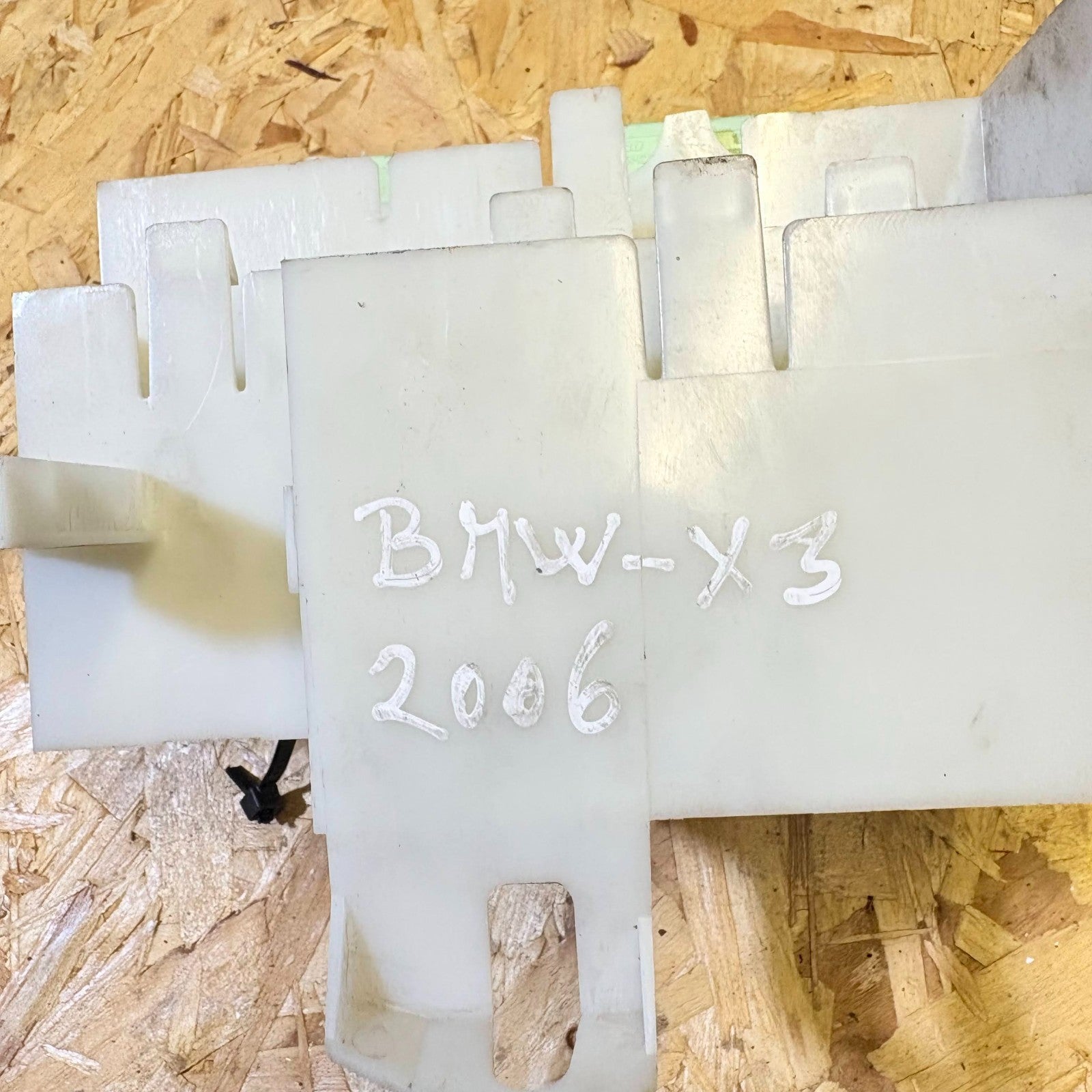 BMW X3 2006 RELAY CONTROL UNITS BRACKET MOUNT