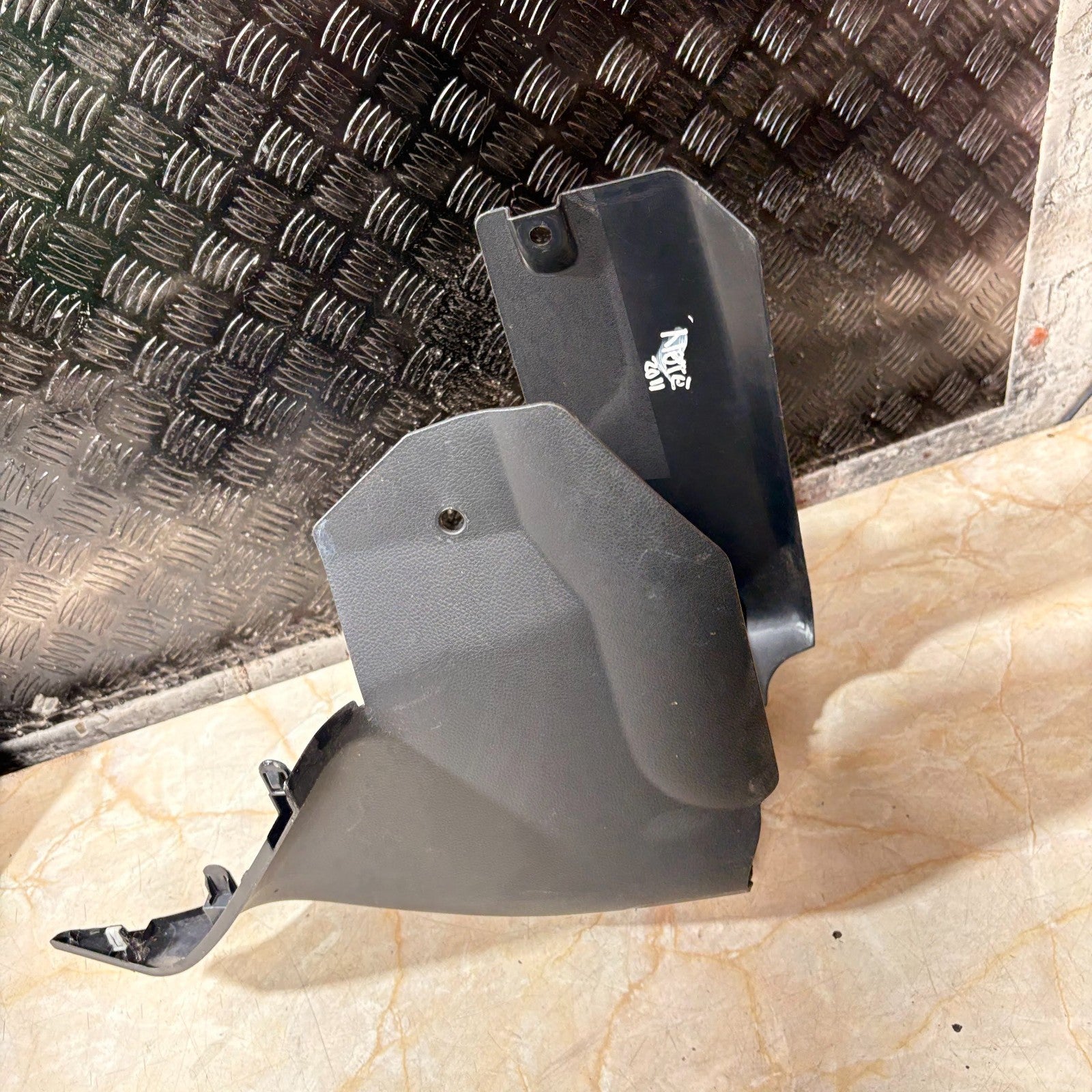 NISSAN NOTE E11 MK1 06-13 CENTRE CONSOLE TRIM SURROUND CUP HOLDER 689309U000