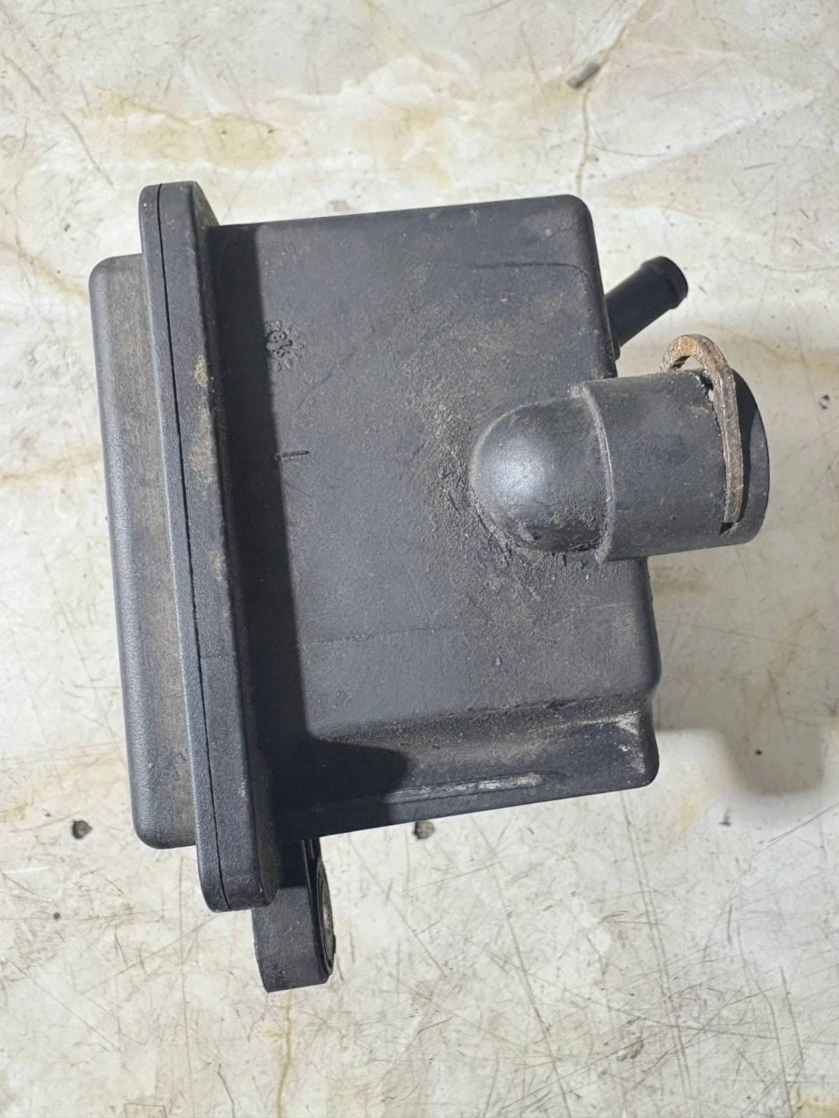 Mercedes Power Steering Pump Reservoir A0004600183