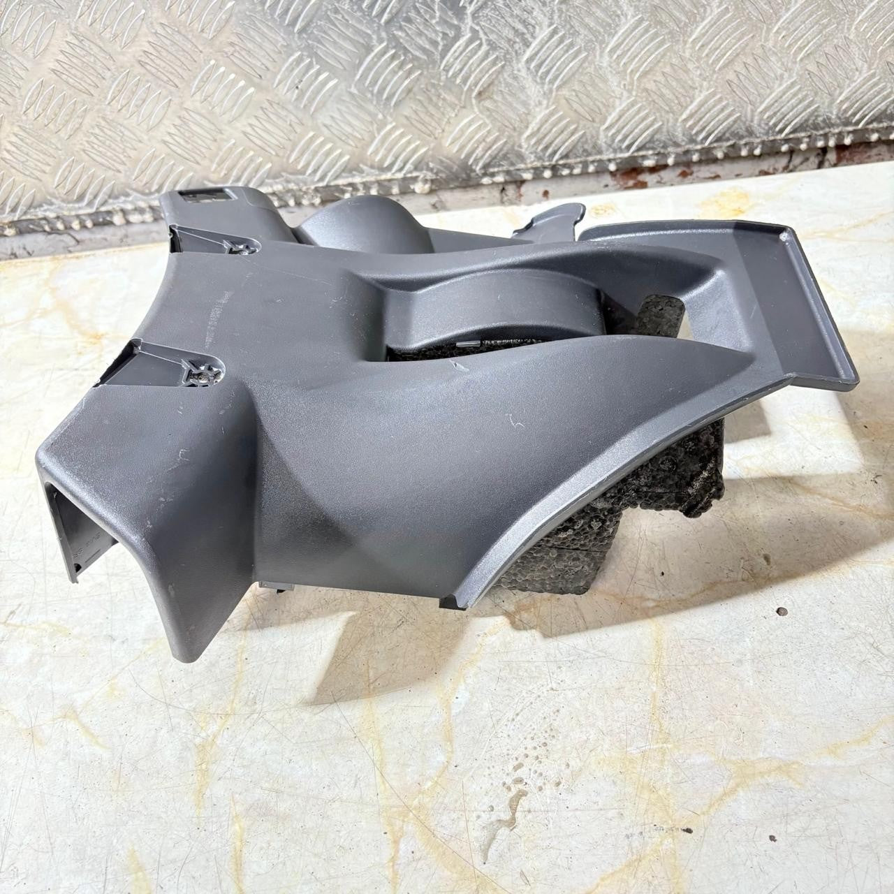Renault Clio Mk3 2001 Steering Column Cover Cowl LowerSection 8200408030