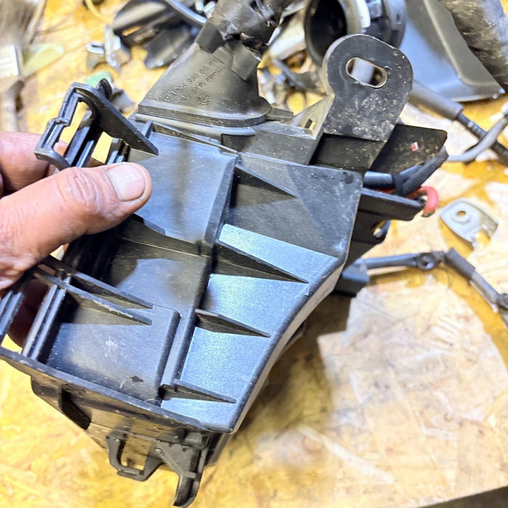 MERCEDES 2013 FRONT FUSE RELAY BOX A0025428019