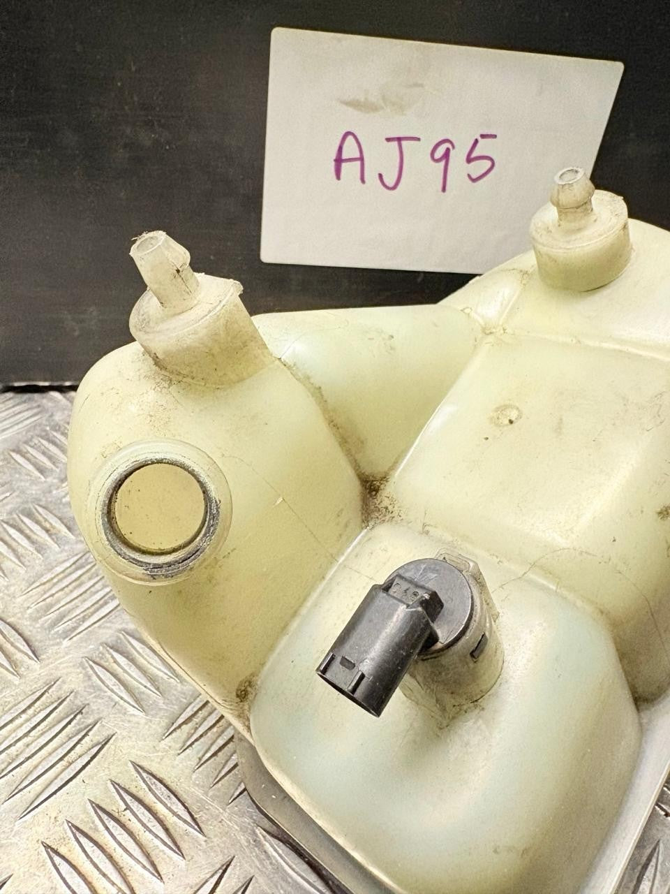 Mercedes E‑Class W211/S211 CLS W219 Coolant Expansion Tank Reservoir 2115000049