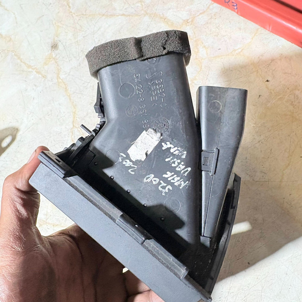 6422836189 LEFT PASSENGER SIDE VENT BMW 3 SERIES 320D