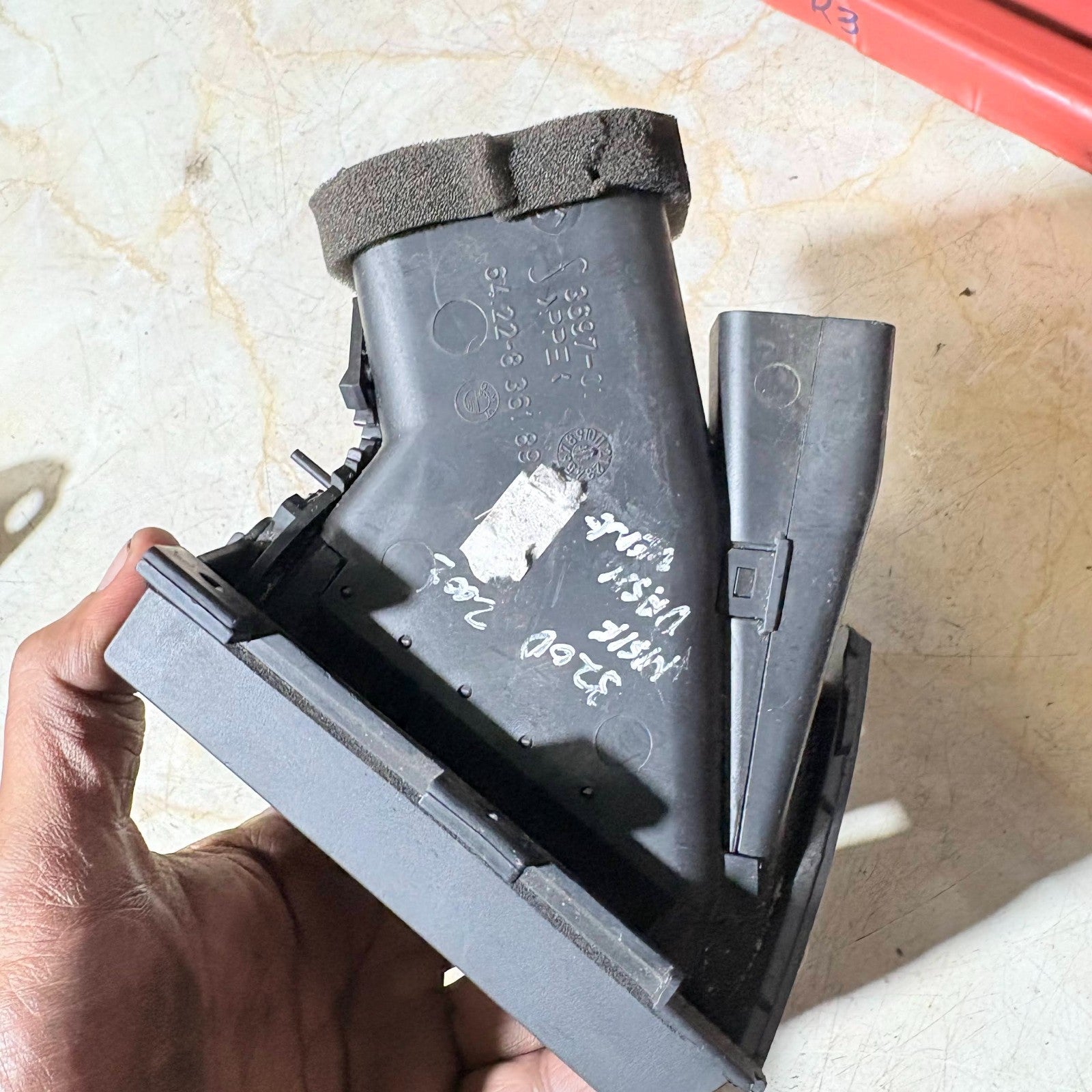 6422836189 LEFT PASSENGER SIDE VENT BMW 3 SERIES 320D