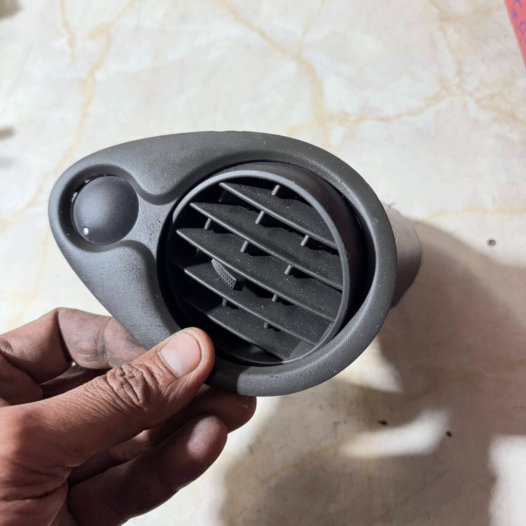 RENAULT CLIO MK3 2010 DASH AIR VENT (DRIVERS SIDE)