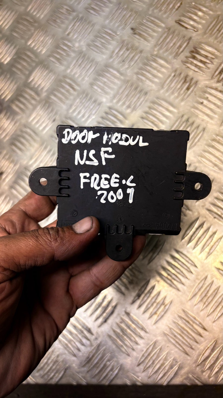 2007 LAND ROVER FREELANDER 2 N/S/F DOOR CONTROL MODULE 6G9T14B533KL