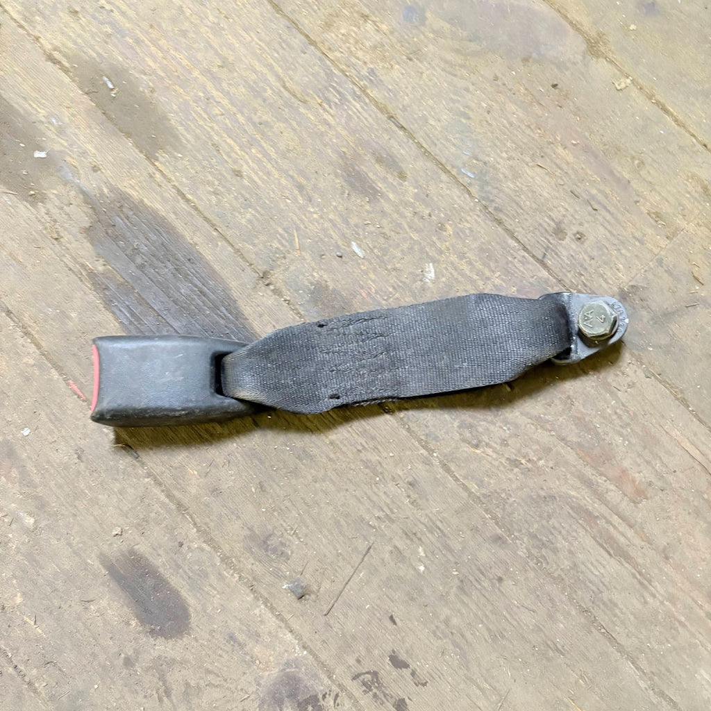 Mitsubishi Shogun Pajero III 1999-2007 Rear Centre Seat Belt Buckle