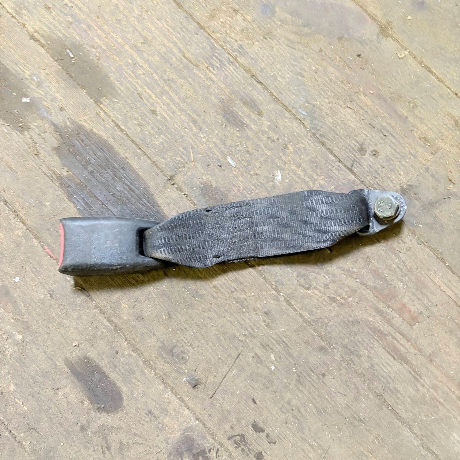 Mitsubishi Shogun Pajero III 1999-2007 Rear Centre Seat Belt Buckle