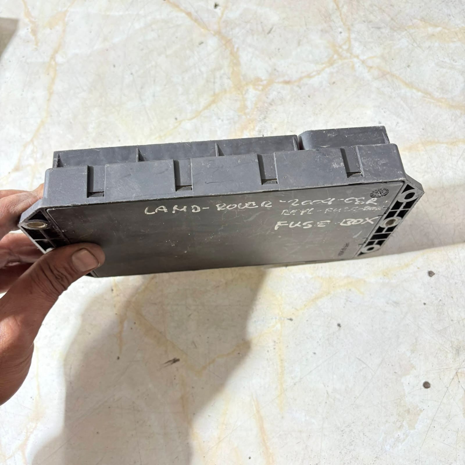 Land Rover L322 Driver rear Fuse Box YQE500290 Ref HG54 2009