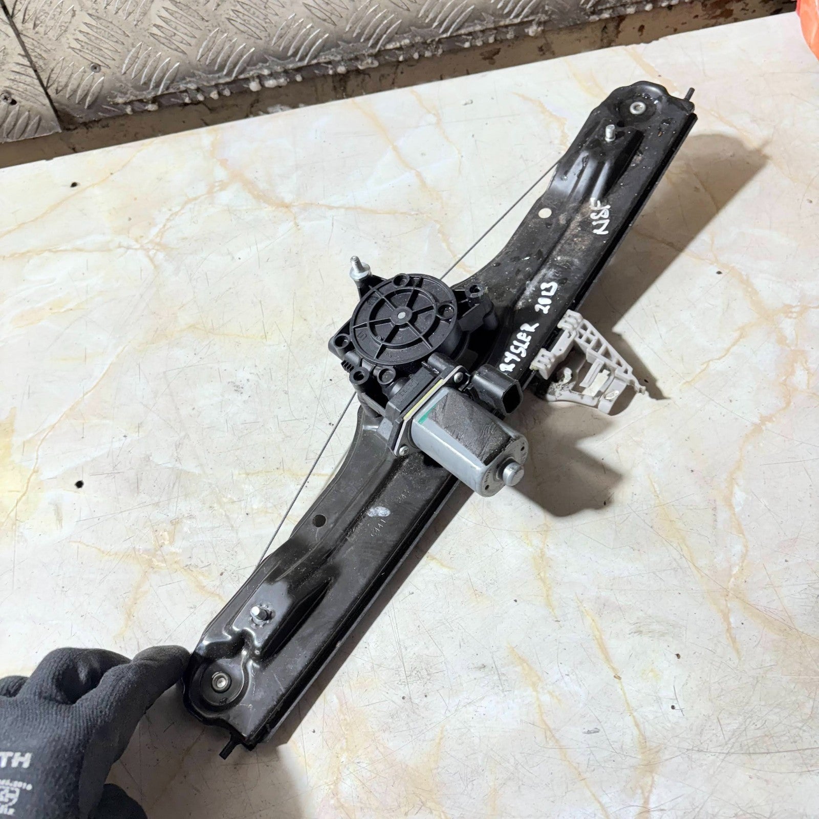 CHRYSLER 2013 5 DOOR WINDOW REGULATOR & MOTOR FRONT LEFT SIDE