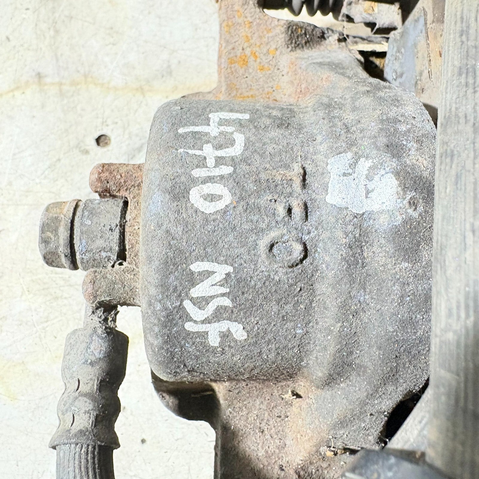 2010 AUDI A4 B8 A5 FRONT LEFT PASSENGER SIDE BRAKE CALIPER