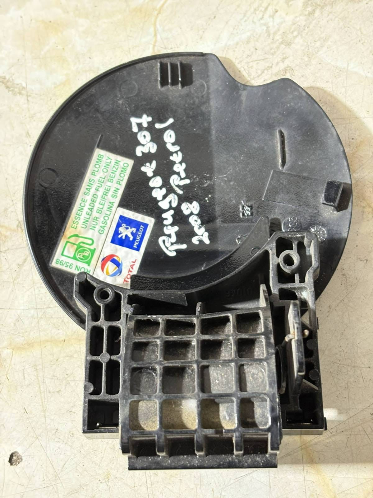 CITROEN C4 VTR+ FUEL CAP COVER 9650817777 Black EKQD 1.6HDI 2008