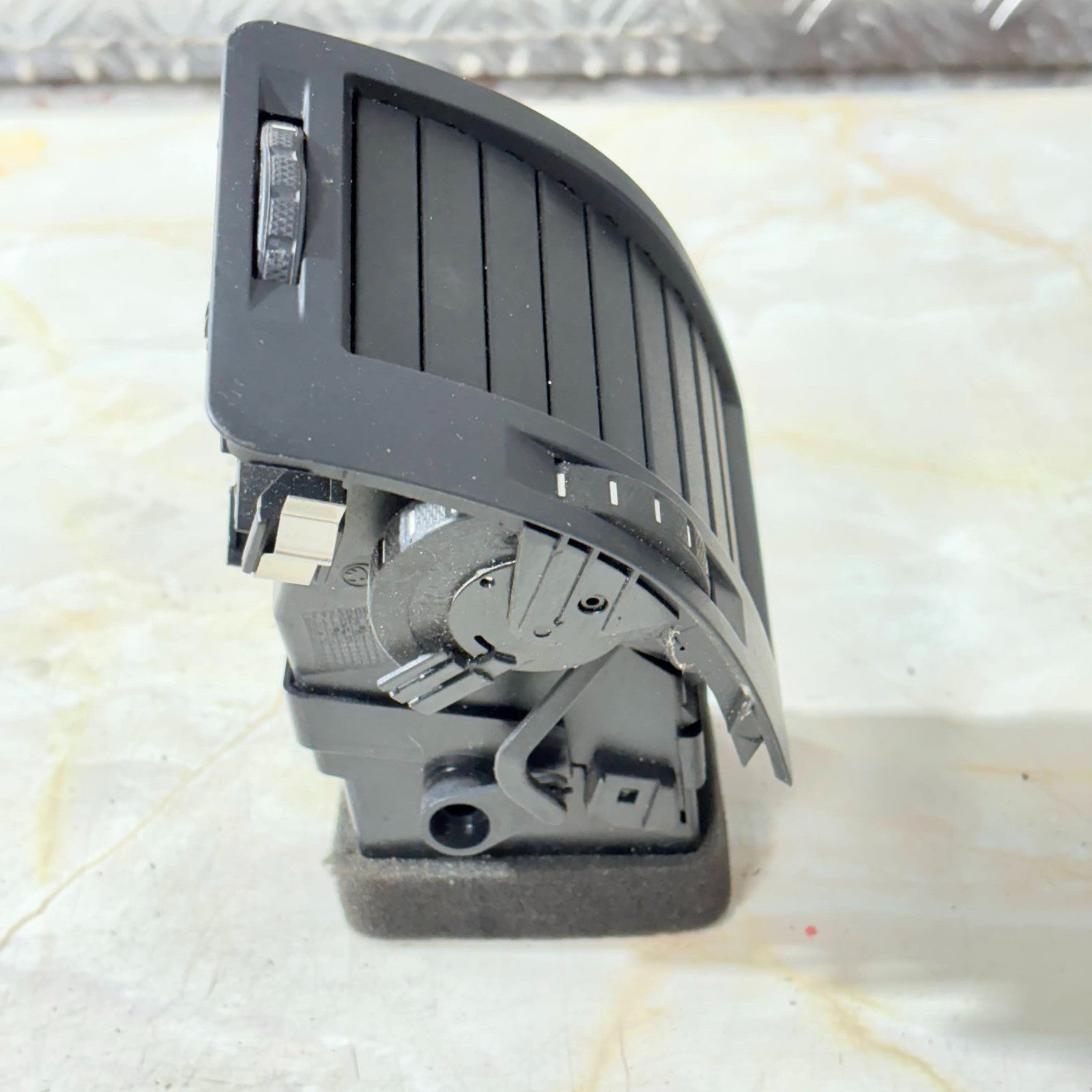 SKODA OCTAVIA VRS 2008 NSF DASH AIR VENT FRONT PASSENGER SIDE 1Z0 819 701