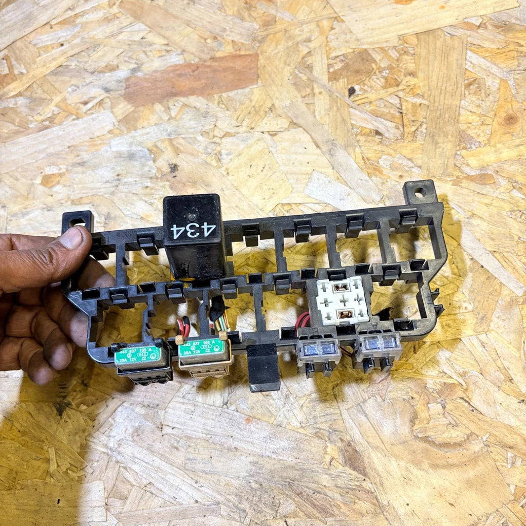 VW Beetle Mk1 98-10 right front relay fuse box board wiring connector grid
