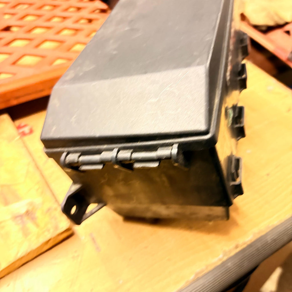 Ford Focus MK1 Engine Bay Fuse Box 1998-2004 518261201 98AG14A067CD