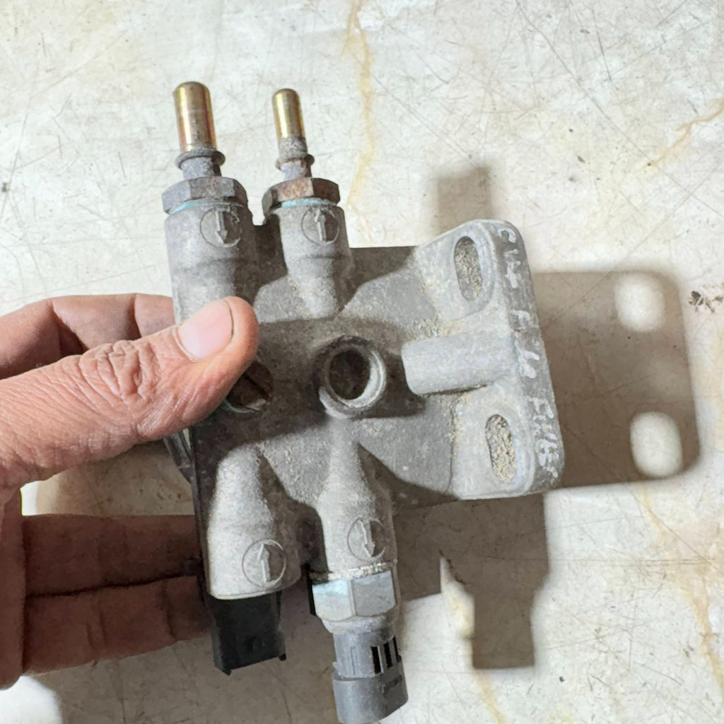 IVECO DAILY III 50C14 2004-2006 3.0 136HP DIESEL FUEL FILTER HOUSING HEAD PUMP