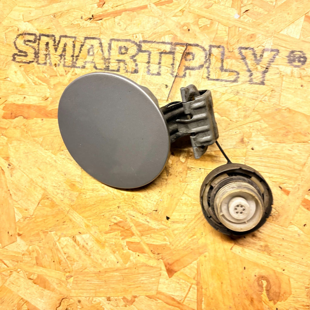 Toyota Yaris Fuel Filler Flap/Lid Cover Cap Silver Mk1 1999-2006A