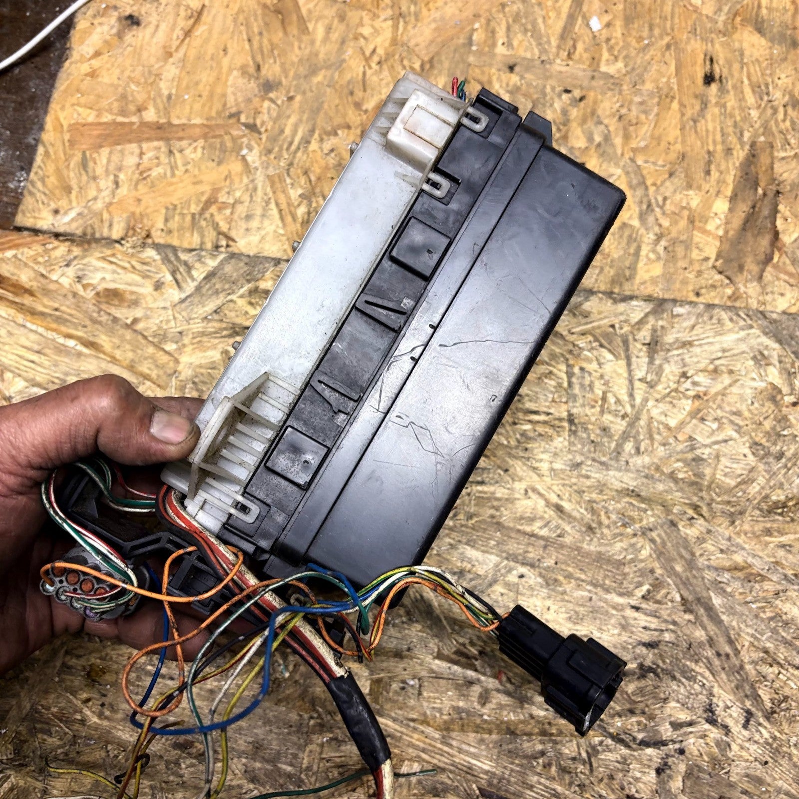 Nissan Micra K11 1998-2002 Fuse Relay Box 25230-9F920 Under Bonnet
